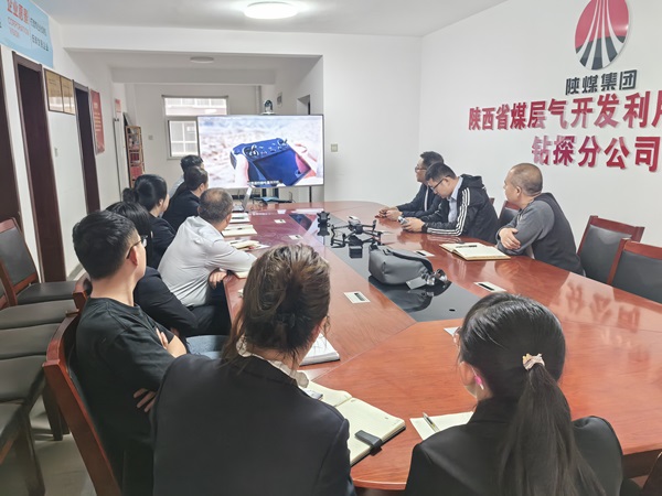 鉆探分公司組織開展無人機(jī)操作培訓(xùn).jpg